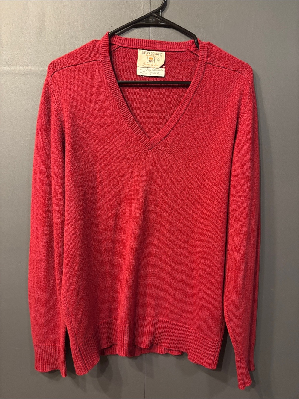 Red V‑Neck 100% Cashmere Sweater for Men